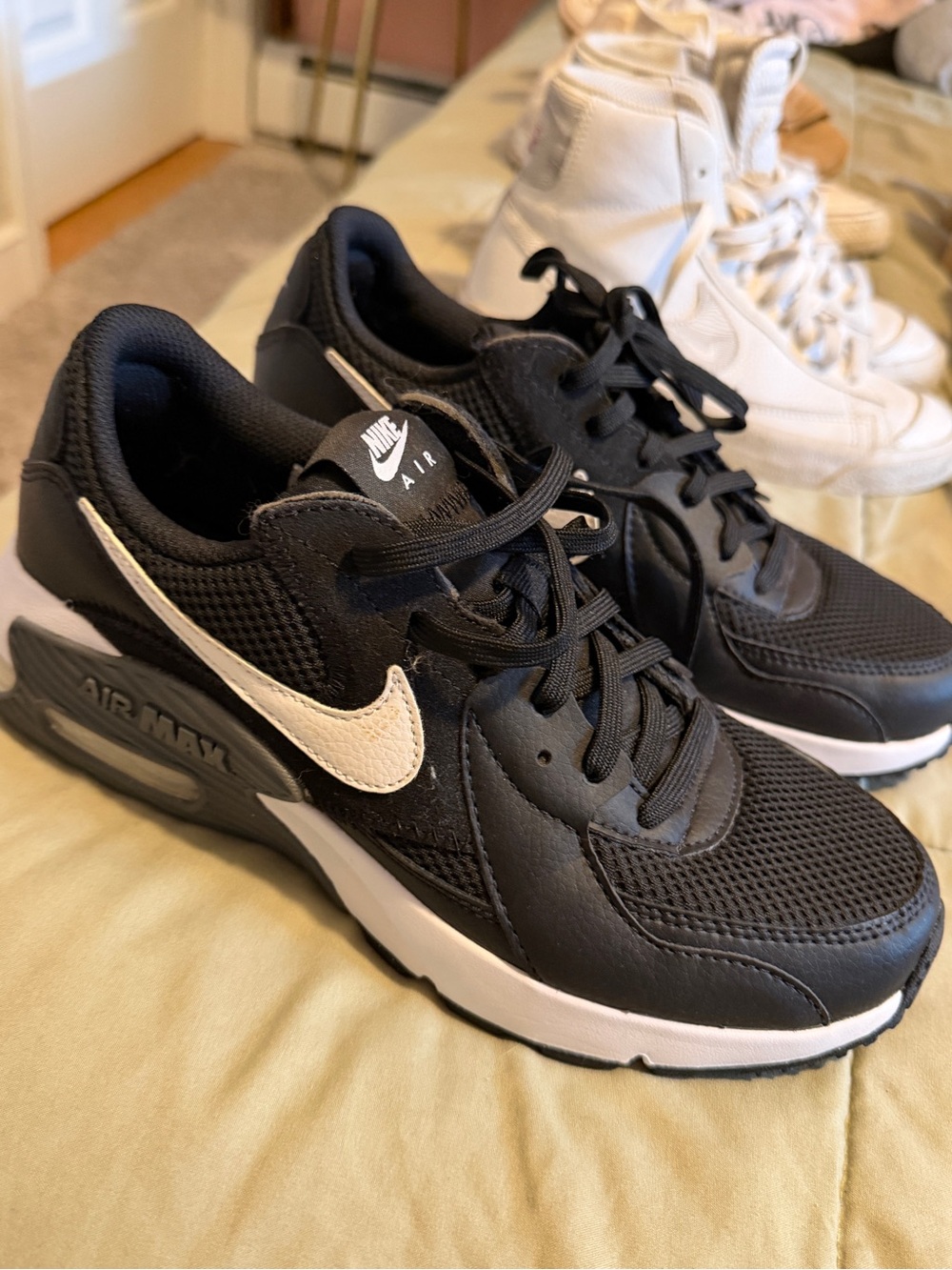 Nike Black and White Air Max Sneakers- Women’s Size 7.5- EUC